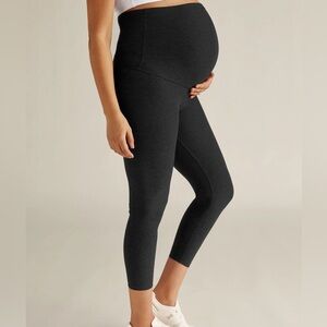 Beyond Yoga Maternity High-Waist Cropped Leggings in Charcoal